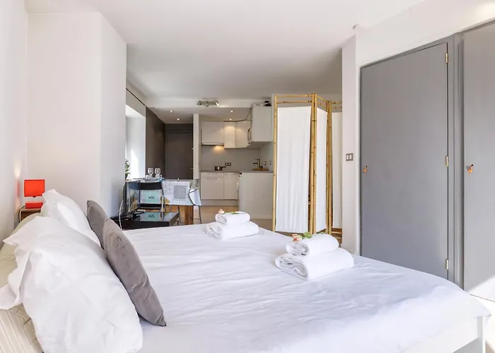 Le Bellevue 04 - Happy *